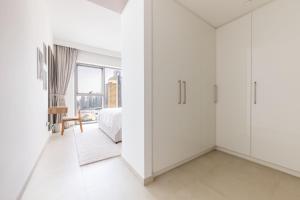 Stunning 2 Bedroom Apartment with Burj Views in Walking Distance to Dubai Mall