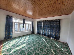 Hotel O Home Mehdi Homestay