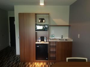 Queen Room - Non-Smoking room in Microtel Inn & Suites by Wyndham Philadelphia Airport Ridley Park