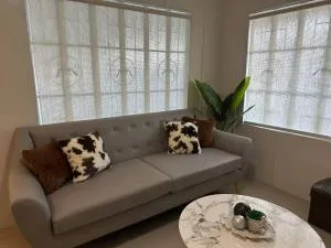 Japandi Home C - Fully Aircon, WIFI, Hot shower, 24hGuard, Center, near Malls - Mananda