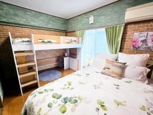 703. Disneyland, direct bus to the airport1minutes walk from the station.