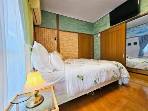 703. Disneyland, direct bus to the airport1minutes walk from the station.