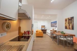 Orange apartment - Genoa City Center