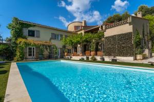 Provencal bastide with heated pool near Alpilles and Luberon