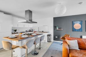 Sleek City Living with Bicocca Stays
