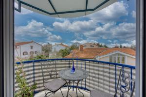 Apartment Burle with Balcony