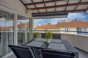 Apartment Burle with Balcony