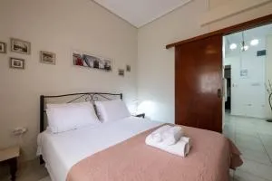 Joan's apartment - Akovítika