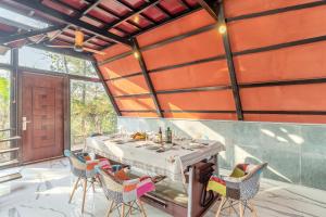 ELIVAAS 3 BHK with Treehouse & Pvt Pool - Handas Gateway