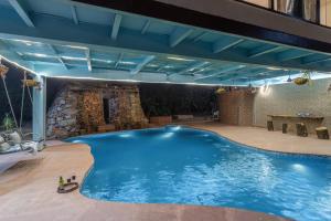 ELIVAAS 3 BHK with Treehouse & Pvt Pool - Handas Gateway