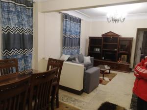 شقق مفروشة وغير مفروشة