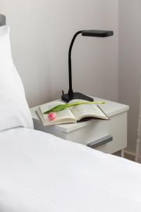 Nautica Raginisa Cosy Apartment by BookingHost