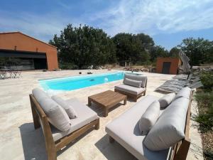 Villas Maison architecte et son chene centenaire - location samedi au samedi : photos des chambres