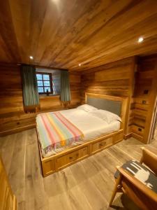 LIllaz - 4 bedrooms, log fire