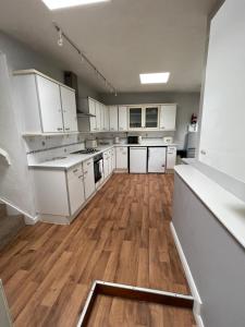 Beech Cottage with Clun Castle View