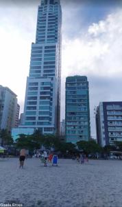 Apartamento na orla da praia