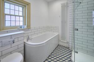 Host & Stay - Beachside Cottage