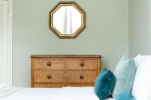 Charming 4 Bed Victorian House in Clapham Old Town