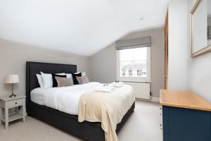 Charming 4 Bed Victorian House in Clapham Old Town