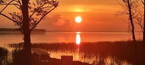 Mazuria Zdory dworek z brzegiem jeziora Śniardwy