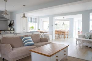 Family Seaside Retreat - 5 minutes to Beach