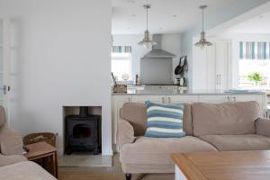 Family Seaside Retreat - 5 minutes to Beach