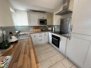 Tyr Ardd - An immaculate 2 bedroom bungalow close to the beach