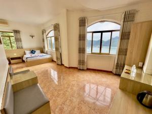 Phòng Gia Đình Nhìn Ra Biển (Family Room with Sea View)