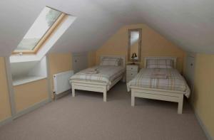 Emly - Cottage - Sleeps 6 - Parking - Garden