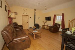 Emly - Cottage - Sleeps 6 - Parking - Garden