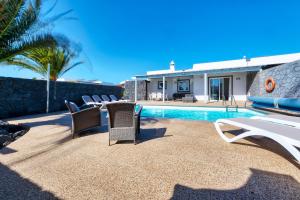 Blue Waves House private pool