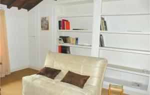 Maisons de vacances Nice Home In St Didier With Kitchen : photos des chambres