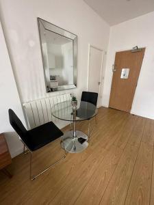Central London Gem 1 BR Flat Piccadilly Circus VR8