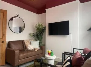 Coventry Lovely House, Sleeps 4, by Empower Homes - Allesley