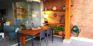 Ampla cobertura 3 dorms 2 vagas a 2 quadras da praia Enseada