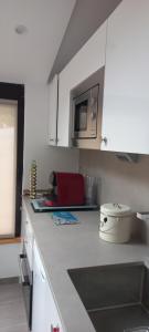 B&B / Chambres d'hotes LA CASA logement independant 26m2 Calme Proche de tout WIFI fibre Parking prive Jardin terrasse : photos des chambres