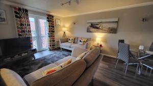 Peaceful Waterfront Apartment, Private Parking, Hull Marina