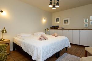 Twin Room with Sea View room in Englendingavík Homestay