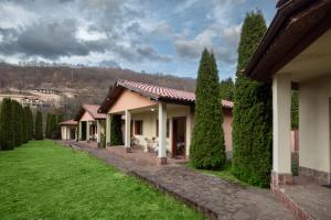 Вили Тихия Кът