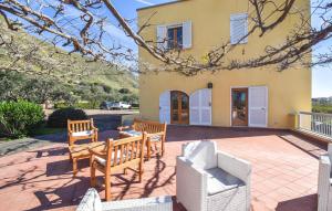 3 Bedroom Stunning Home In Mondragone