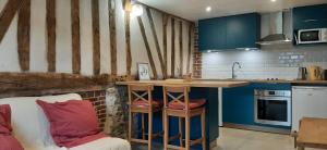 Fermes Le Thuit - F2 Plain pied tout equipe a la ferme : Chambre Double avec Salle de Bains Privative
