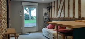 Fermes Le Thuit - F2 Plain pied tout equipe a la ferme : photos des chambres