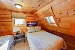 3988 Manzanita Avenue cabin