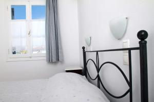 One-Bedroom Apartment with Sea View
