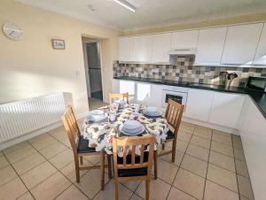 Newholme Cottage - Bird Watchers Paradise - Crabpot Cottages Hunstanton