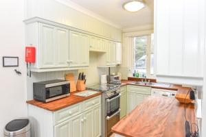 The Cottage a superb family coastal retreat