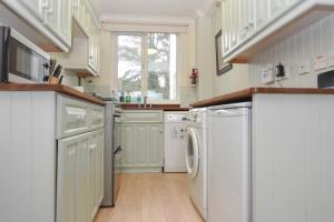 The Cottage a superb family coastal retreat