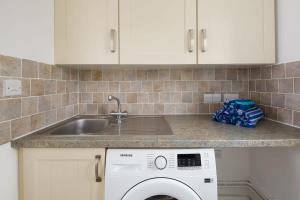 Modern & stylish seaside family home