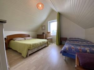 Villas 659 - Charmante maison en pierres, dans le centre d'Erquy, : photos des chambres