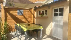 Villas 659 - Charmante maison en pierres, dans le centre d'Erquy, : photos des chambres